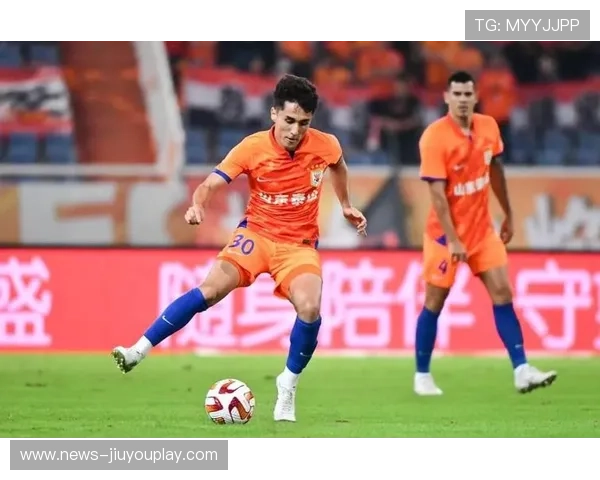 山东泰山阿卜杜肉苏力远射破门，引发全场喝彩